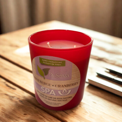 Chandelle à la canneberge dans un pot en verre, cire de soya naturelle, fabriquée au Québec.