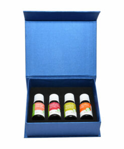 Coffret de 4 huiles essentielles: orange, melaleuca, bergamote, et eucalyptus. Bouteilles de 10 ml chaque.