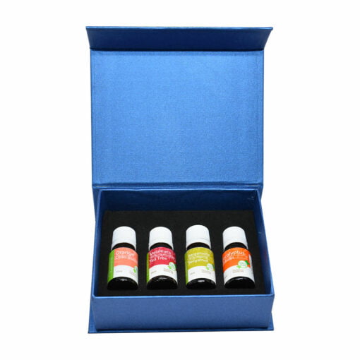 Coffret de 4 huiles essentielles: orange, melaleuca, bergamote, et eucalyptus. Bouteilles de 10 ml chaque.