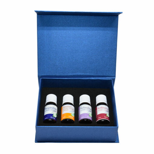 Coffret de 4 mélanges d'huiles essentielles: respiration, agrumes, relaxation, et ambiance. Bouteilles de 10 ml chaque.